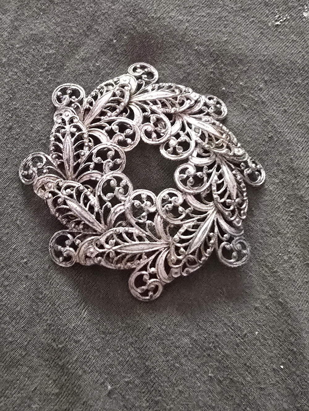 Silver Filigree Wreath Brooch - Elegant Silver Tone Women's Brooch